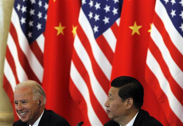
Ông Tập Cận Bình (phải) nêu quan điểm Mỹ-Trung cạnh tranh lành mạnh khi gặp Phó tổng thống Mỹ Joe Biden năm 2011. Quan điểm này thay đổi khi ông Tập trở thành lãnh đạo Trung Quốc. (Ảnh: Reuters)
