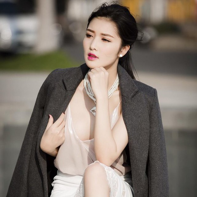 Ngoài đóng phim, Triệu Thị Hà còn được biết đến là một người mẫu ảnh yêu thích của nhiều nhà thiết kế thời trang nổi tiếng.