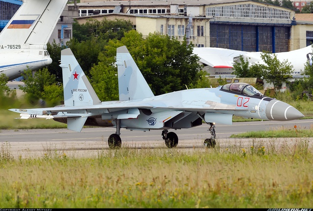 
Su-35S sơn màu xanh da trời của không quân Nga.

