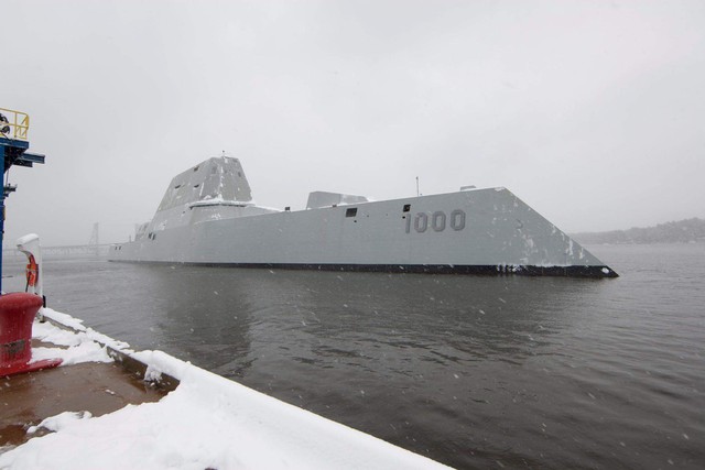 
Theo hãng thông tấn AP, tính tới hiện nay, USS Zumwalt có chi phí ít nhất là 4,4 tỷ USD.
