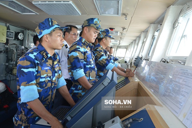 
Ban chỉ huy Bộ Tư lệnh Vùng 4 và tàu Đinh Tiên Hoàng luyện tập chuẩn bị cho Lễ duyệt binh. Ảnh: Trọng Thiết.
