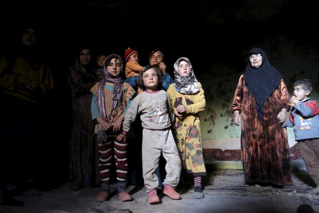 Bên trong hang động được sử dụng làm nơi ở cho những người sơ tán khỏi vùng xung đột vì nội chiến ở Syria.