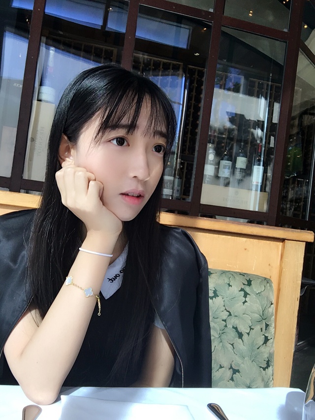 
Đứng trước sóng gió của dư luận, cô nàng họ Lâm này đã chứng minh bản thân là mẫu người “càng dìm càng nổi.” Bằng chứng là lượng người follow weibo của cô nàng đã tăng chóng mặt trong những ngày qua và cán mốc 45.000 người
