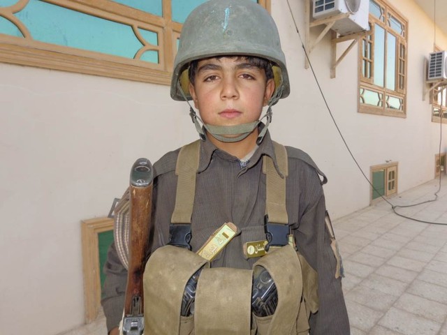 Cái chết của cậu bé Wasil Ahmad gây tranh cãi về việc tuyển mộ trẻ em tham gia chiến đấu ở Afghanistan.