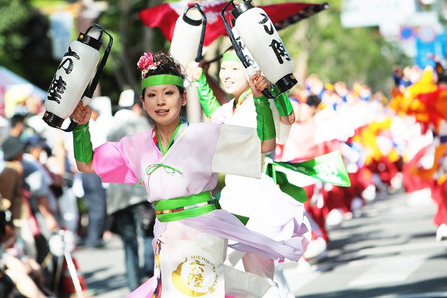 Vũ điệu Yosakoi thể hiện linh hồn của lễ hội Nhật Bản
