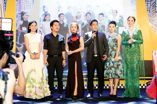 
Tối ngày 29/02, bộ phim điện ảnh Taxi, em tên gì? với sự tham gia của Trường Giang, Angela Phương Trinh, Khánh Hiền... chính thức được ra mắt tại TP. HCM.
