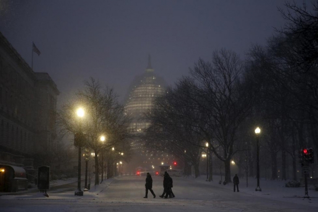 Tuyết phủ trắng khu vực Tòa nhà Quốc hội Mỹ ở Washington.