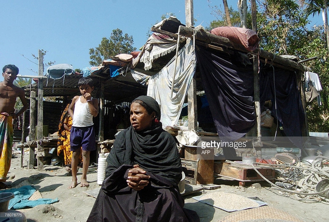 
Đối tượng phạm tội dụ dỗ phụ nữ và các cô gái trẻ ở các làng quê Nepal và Bangladesh bằng cách chiêu trò như hứa hẹn có công việc ổn định và mức lương cao.
