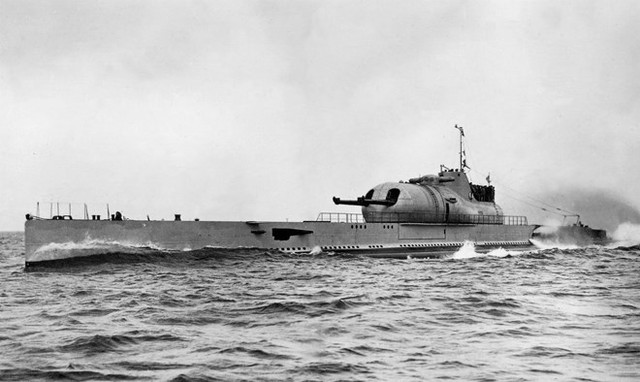 
Tàu ngầm Surcouf của Pháp.
