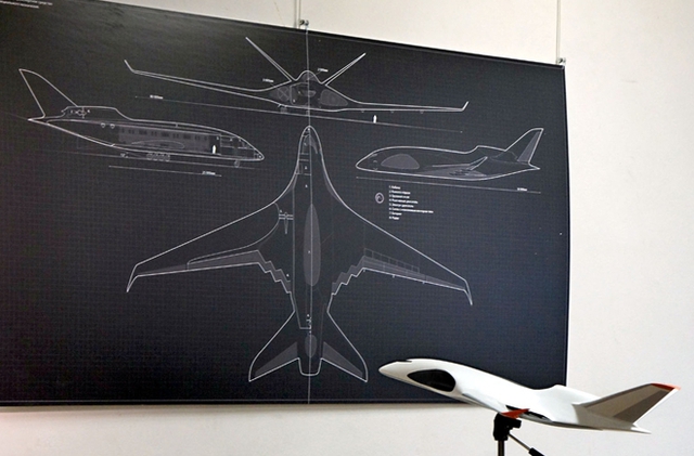 Mô hình và hình phác thảo máy bay vận tải PAK-TA