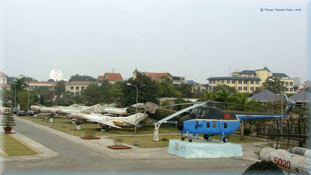 
Những máy bay tiêm kích MiG-17 và MiG-21 lập nhiều chiến công được trưng bày trang trọng trong Bảo tàng PK-KQ.
