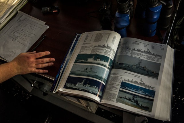
Cuốn sách Tàu chiến của Jane được các sĩ quan Mỹ dùng để tham khảo. (Ảnh: NYT)
