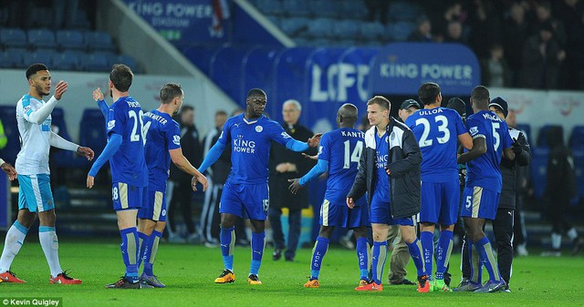 Trận đấu kết thúc với tỉ số 1-0, Leicester bước thêm một bước trên con đường vô địch Premier League.