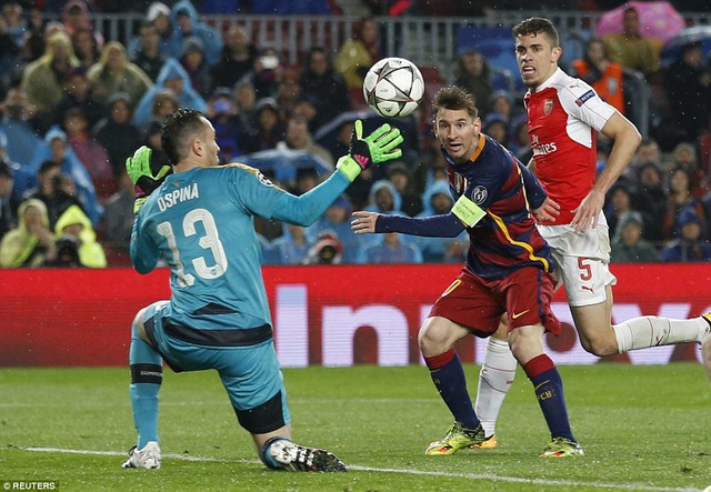 Cuối trận, tới lượt Messi chọc thủng lưới thủ thành Ospina, ấn định chiến thắng 3-1 cho Barca.