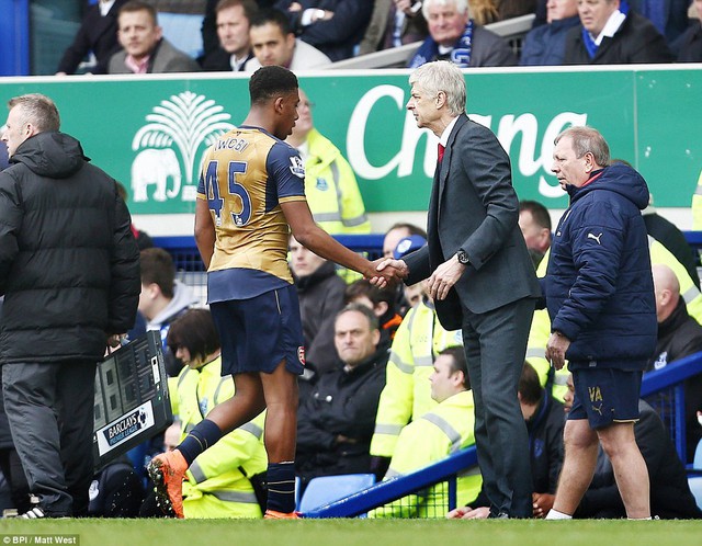 Tỉ số 2-0 được giữ cho đến phút cuối. Arsenal chỉ còn kém Leicester 8 điểm. Arsene Wenger lại tiếp tục nuôi dưỡng niềm tin vào ngôi vương vào cuối mùa.