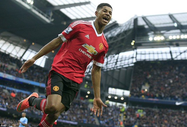 Rashford ăn mừng bàn thắng vào lưới đại kình địch.