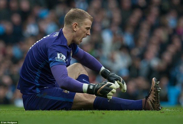 Vận đen tiếp tục đeo bám Man City khi đến cả Joe Hart cũng chấn thương.