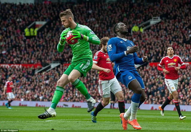 Trong những phút, Man United chơi không quá ấn tượng nhưng điều quan trọng là họ bảo toàn được tỉ số 1-0. Quỷ đỏ giành lại vị trí thứ 5 và tiếp tục bám đuổi Man City trên BXH.