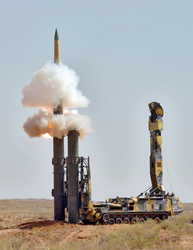 
Tên lửa S-300V khai hỏa.
