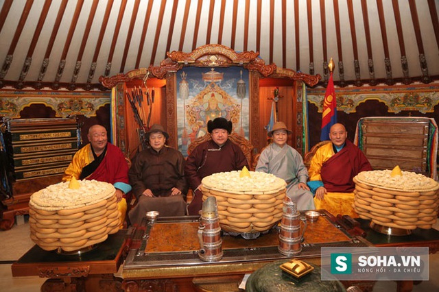 
Bữa ăn ngày Tết thịnh soạn trong một gia đình Mông Cổ. (Ảnh: nguồn internet).
