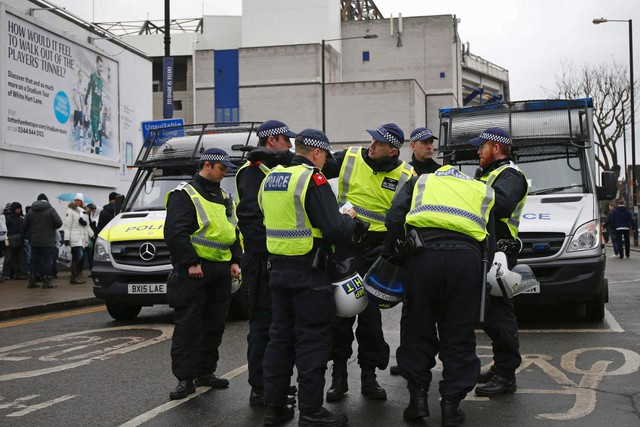 
Rất nhiều cảnh sát đã được huy động để chống bạo động diễn ra vì trận Arsenal vs Tottenham.
