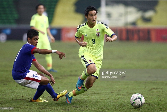 Riki Harakawa (phải) tại vòng loại U23 châu Á.