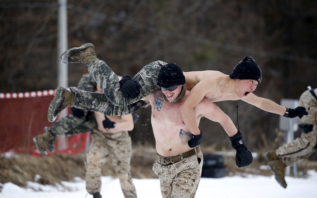 Lính thủy đánh bộ Mỹ và Hàn Quốc tham gia cuộc tập trận mùa đông ở thành phố Pyeongchang.