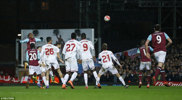 
Phút 120, Angelo Ogbonna ghi bàn loại Liverpool khỏi đấu trường danh giá thứ 2 nước Anh.
