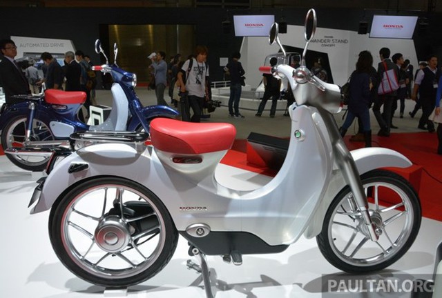 Chiếc Honda Super Cub EV vẫn giữ được nét đặc trưng của mẫu xe. 