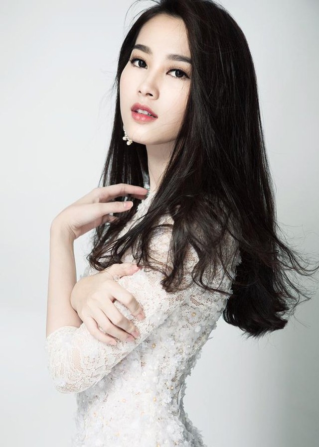 Hoa hậu Việt Nam 2012 Đặng Thu Thảo sở hữu vẻ đẹp mong manh, thuần khiết và được nhiều fan gọi bằng biệt danh thần tiên tỷ tỷ.