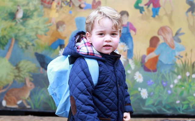 Hoàng tử bé nước Anh George ngày đầu tiên đi nhà trẻ ở Norfolk, Anh.