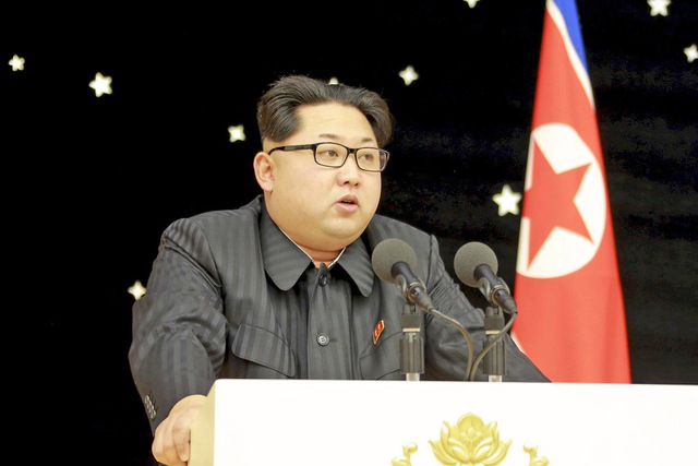 
Nhà lãnh đạo Triều Tiên Kim Jong Un tham dự buổi tiệc tại thủ đô Bình Nhưỡng mừng vụ phóng tên lửa tầm xa mang vệ tinh hôm 7/2.

