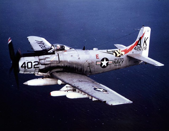 
Máy bay A1 của Hải quân Mỹ, tương tự như 2 chiếc đã bị phi công tiêm kích Lâm Văn Lích bắn hạ.
