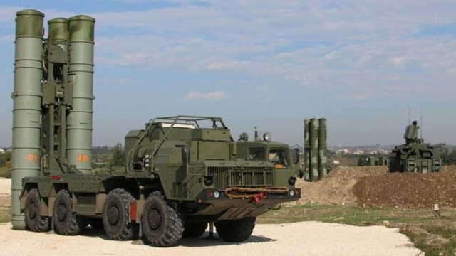 
Nga triển khải tên lửa phòng không S-400 ở Syria.
