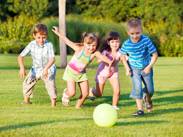 
Vui chơi ngoài trời là thiết yếu với sự phát triển của trẻ
