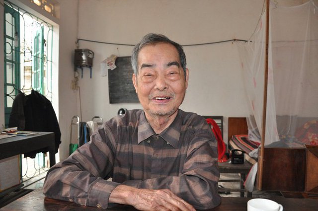 
Thầy Phạm Thạnh (81 tuổi) Nguyên là Hiệu trưởng trường THPT Kim Sơn B (Kim Sơn, Ninh Bình) (người thầy từng dạy học cho ông Trần Đại Quang).
