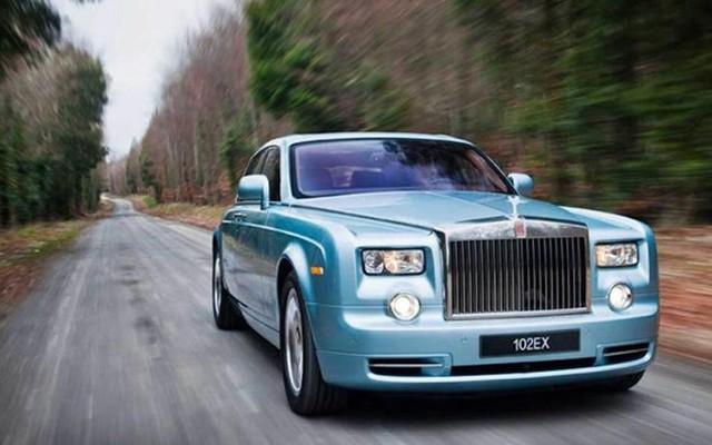 
Rolls-Royce Phantom được bán với giá 1,6 triệu USD.
