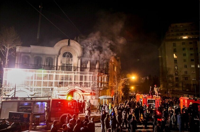 Khủng hoảng ngoại giao Iran-Ả Rập Saudi bùng phát sau vụ Đại sứ quán Saudi bị người biểu tình Iran đốt phá