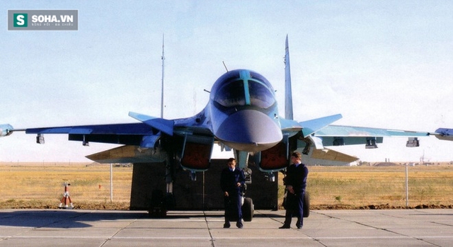 Máy bay tiêm kích bom Su-32.
