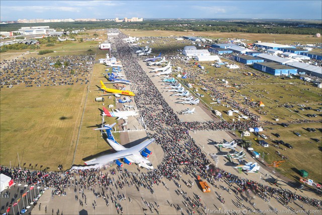 
Triển lãm hàng không-vũ trụ Moscow 2015 (MAKS) nhìn từ trên cao.
