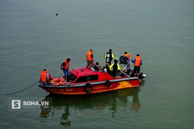 Cơ quan công an đang tổ chức lặn tìm khẩu súng gây án