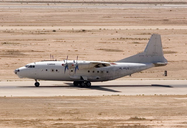 
Máy bay vận tải An-12.
