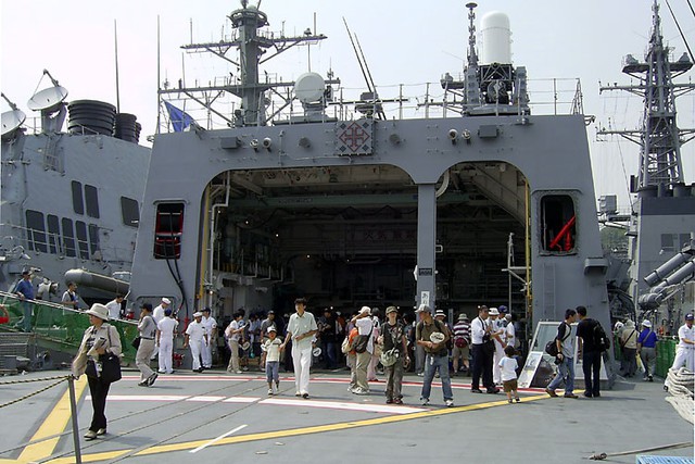 
... vũ khí chống ngầm trên tàu có 2x3 ống phóng ngư lôi Type 68. Ngoài ra còn có sàn đáp và nhà chứa cho 1 trực thăng săn ngầm SH-60J.
