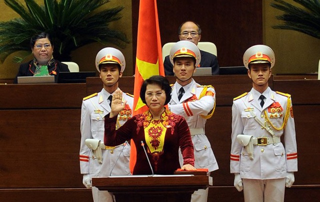 
Bà Nguyễn Thị Kim Ngân tuyên thệ nhậm chức Chủ tịch Quốc hội.

