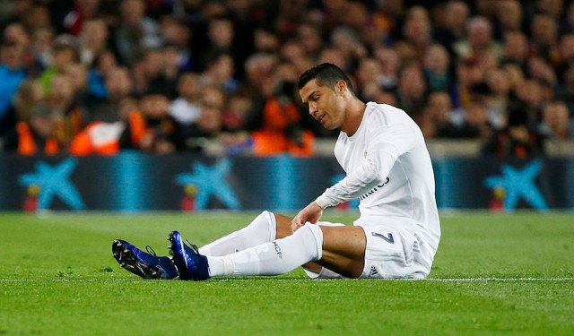 
Ronaldo chiến đấu hết mình trong trận đấu hôm nay.
