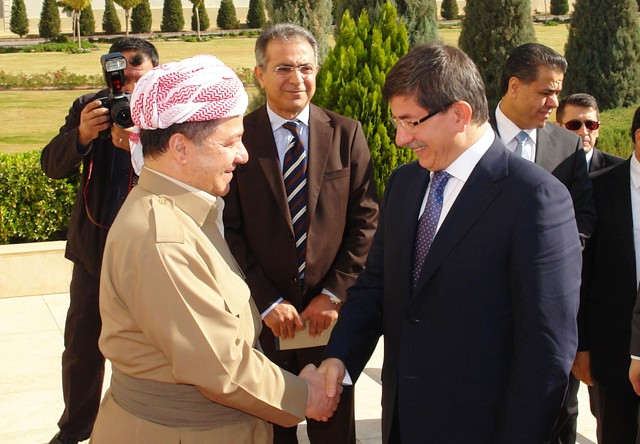 
Người đứng đầu khu vực tự trị người Kurd tại Iraq Massoud Barzani và Thủ tưởng Thổ Nhĩ Kỳ Ahmet Davutoglu. Ảnh: KRG Cabinet
