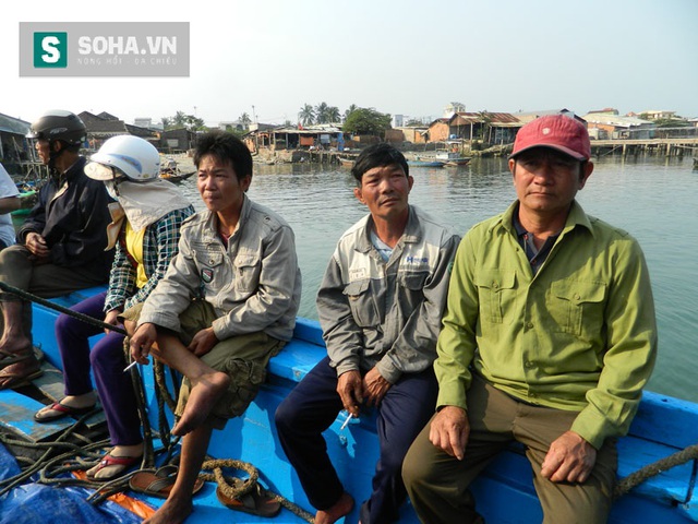 Thuyền viên tàu QNa 91939 vẫn còn mệt mỏi sau hai ngày chỉ ăn mỳ tôm và uống nước