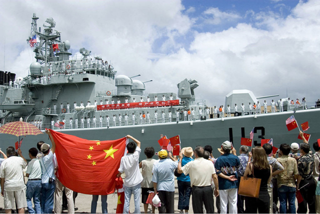 
Trung Quốc đang đẩy mạnh tốc độ phát triển hải quân và cảnh sát biển. Hải quân Trung Quốc sở hữu hàng trăm tàu chiến với tên lửa tiên tiến và cảm biến tầm xa.
