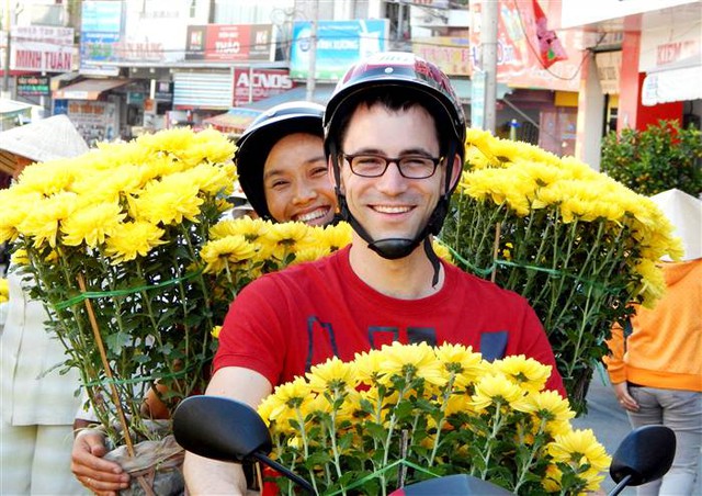 
Tết là niềm vui chung, không phân biệt... giới tính. Ảnh: Người lao động
