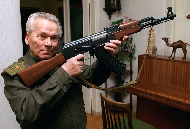 
Mikhail Kalashnikov là cha đẻ của súng AK-47.
